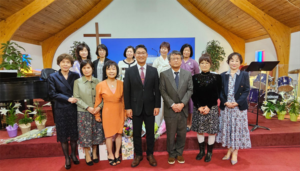 버한인장로교회가 지난 9일 창립 52주년을 맞아 임직감사예배를 가졌다.