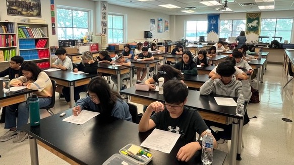 반 편성 시험을 보고 있는 콜로라도 통합한국 학교 중·고등학생들.