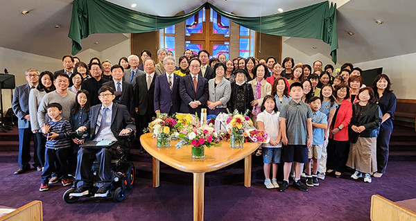 윤찬기 목사 안수 감사예배가 가족과 지인들이 참석한 가운데 10월22일 드림교회에서 열렸다.