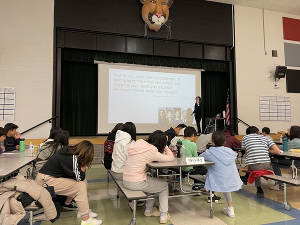콜로라도 통합 한국학교가 학생들을 대상으로 한 특강 [토닥토닥 토크토크]를 지난 10월 28일 토요일에 개최했다.