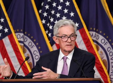 제롬 파월 미 연방준비제도(Fed·연준) 의장이 기준금리 인하 방침을 설명하고 있다.