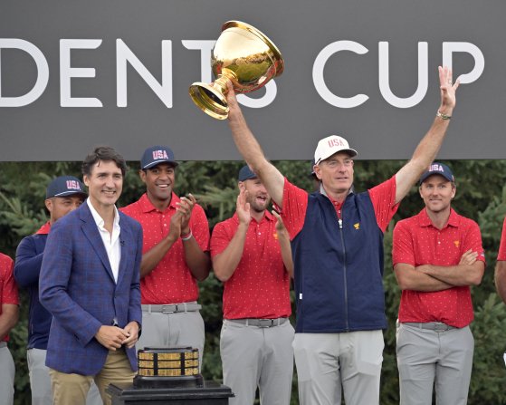 미국 선수들이 30일(한국시간) 프레지던츠컵 우승을 차지한 뒤 환호하고 있다. AP=연합뉴스
