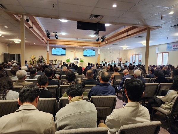 교단으로부터 정식 인정받은 신지훈 담임목사의 위임예배에 많은 성도들이 참석해 축하했다.