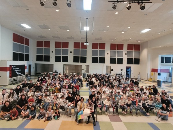 콜로라도 통합 한국학교의 종강식에 참석한 전교생의 모습.