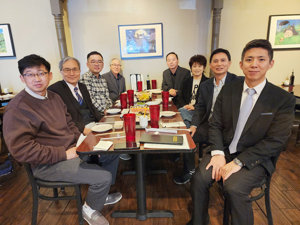 포커스 목회칼럼니스트인 한시원 목사, 임동섭 목사, 유지훈 목사, 조완길 목사, 김교철 목사, 김현주 대표, 김병수 목사, 이두화 목사(왼쪽 시계방향).