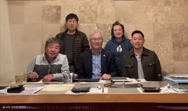 콜로라도 영사 출장소 유치를 위한 준비 모임이 지난 3월 9일 오후 5시 오로라 소재 신라식당에서 열렸다. 김창균, 국승구, 정주석(앞줄 왼쪽부터), 조석산, 송민수씨(뒷줄 왼쪽부터).