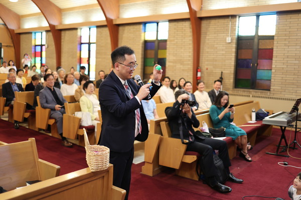 영어설교 및 자녀축복기도는 유지훈 목사(참빛교회)가 전했다.