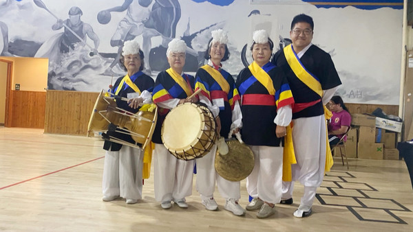 오프닝 세레모니에서 어린이들과 농악대원들이 신명나는 무대를 선사했다.