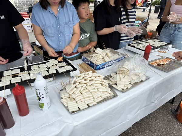 재미한국학교 콜로라도 지역협의회에서 준비한 떡꼬치.