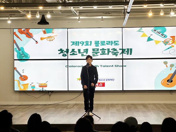 노래를 불러 동상을 수상한 서민석 군.