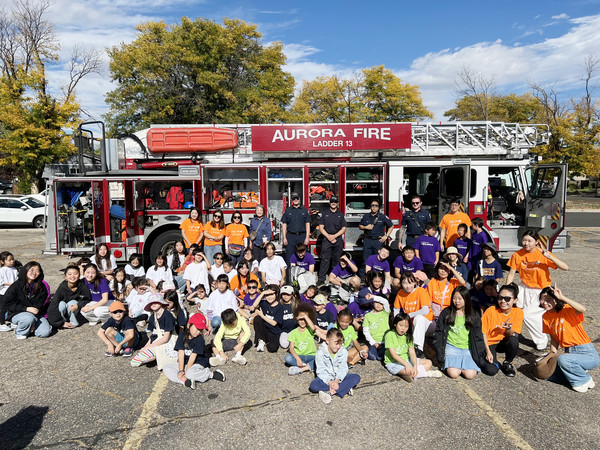 오로라 시 소방서에서 참가해 소방기구에 대한 설명을 자세히 해주었다. 