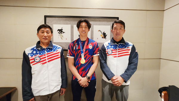 장욱수 콜로라도 축구협회장, 장피터 선수, 권승준 재미대한축구협회 부회장. (왼쪽부터).